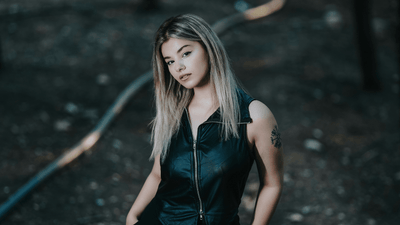 Korsetinės suknelės viktorijos stiliumi – gotiškas romantikos ir elegancijos derinys