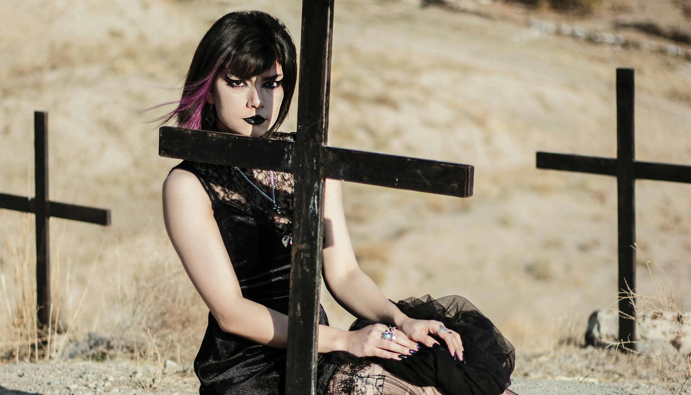 Koszulki w stylu gothcore - czym się charakteryzują?