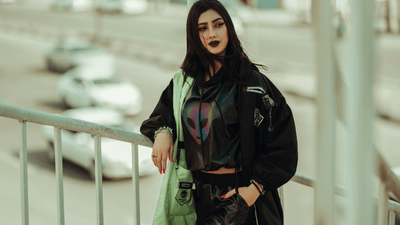 Gotiški odiniai sijonai – nuo punk maišto iki elegancijos